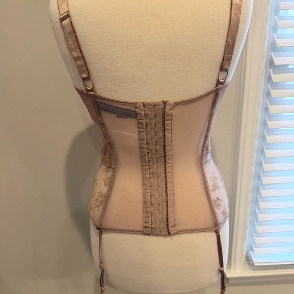 Y2K Victoria's Secret Dusty Rose & Gold Lace Embroidered Bustier - Picture 3 of 4